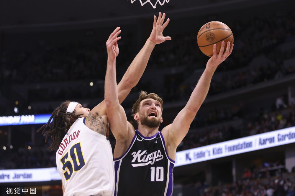 期的表现中 期的表现中